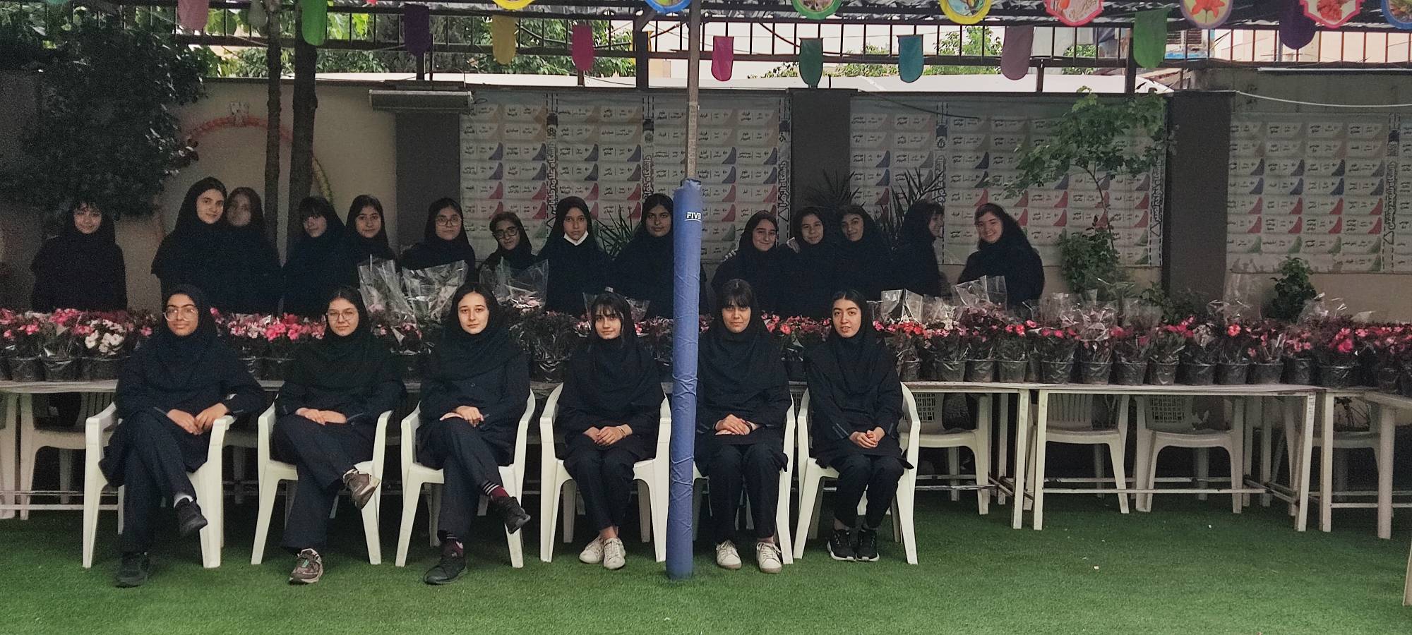 اهدای گلدان به مناسبت روز دختر 1404